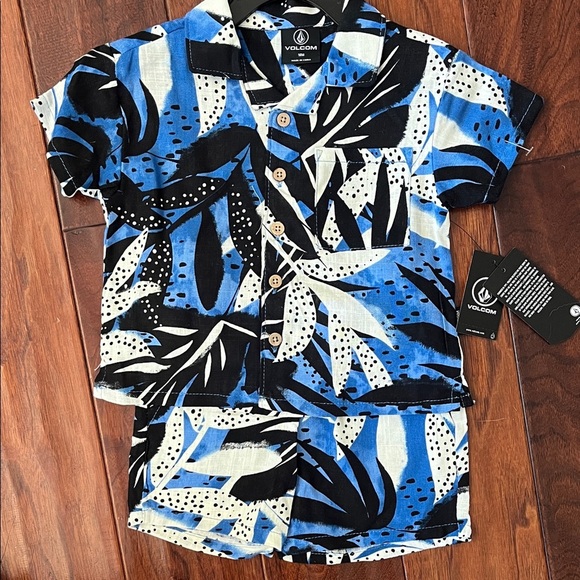 Volcom Blue and Black Leaf Print Shirt and Shorts Set - Picture 5 of 5